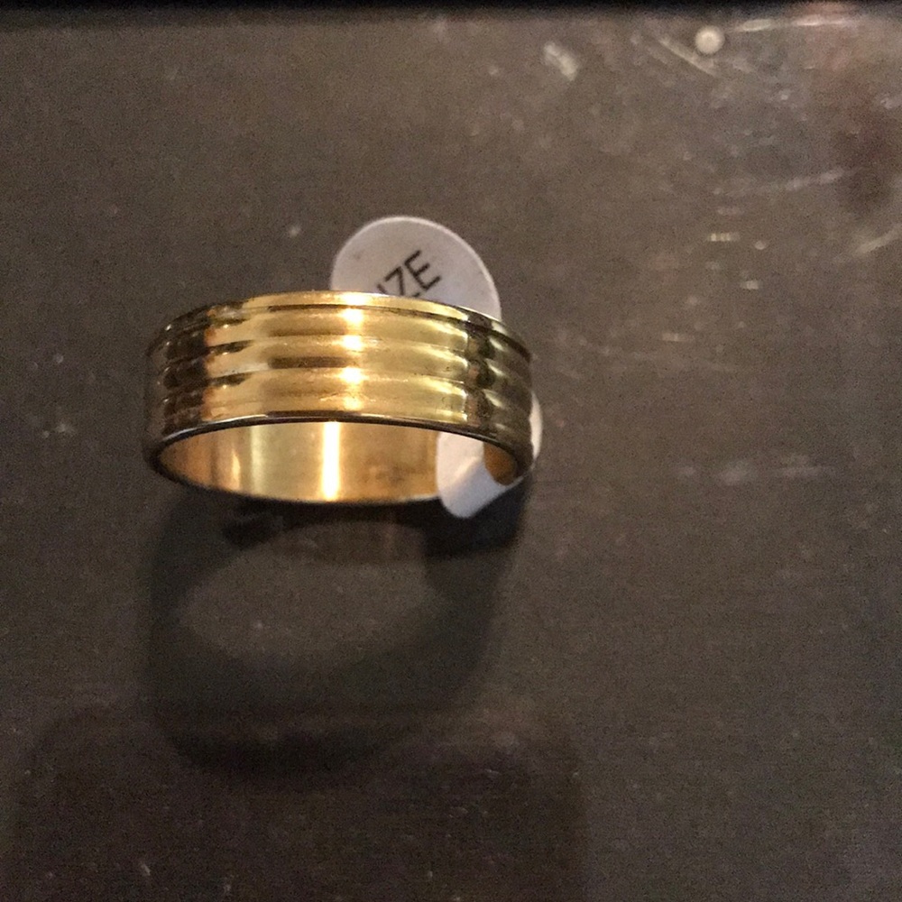 Gorgeous gold band